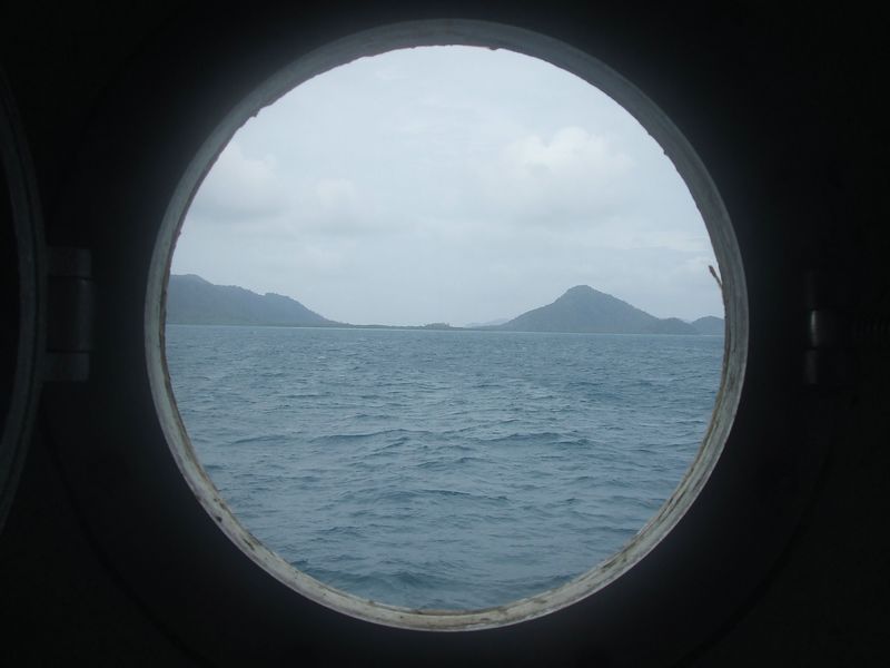 dari jendela kapal