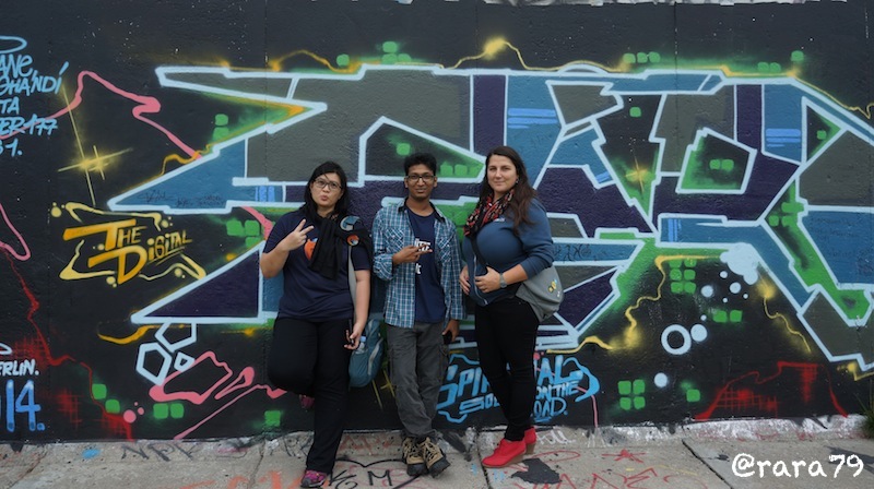 Saya, Deb, dan Ioana di East Side Gallery - Berlin.